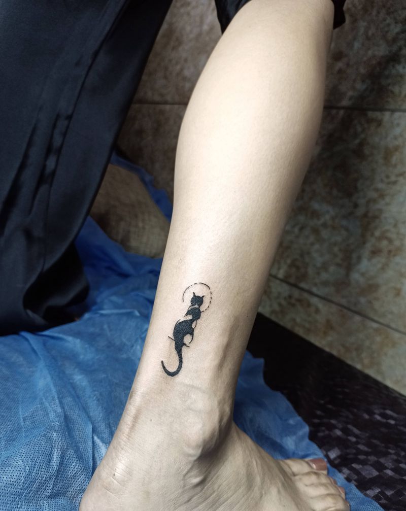 脚腕猫咪纹身图片_脚部图腾脚腕猫女纹身图案