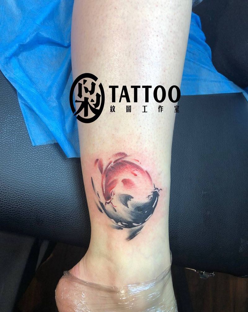 水墨，鱼儿纹身图片_腿部脚部水墨纹身图案