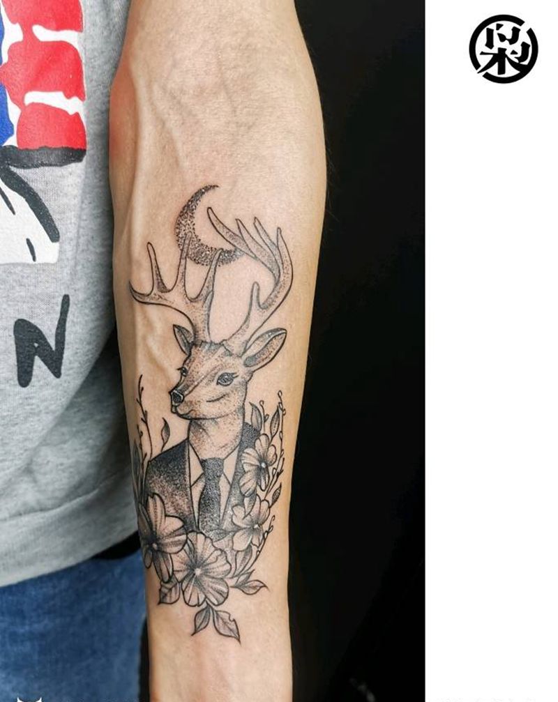 鹿老板纹身图片_手臂点刺纹身图案