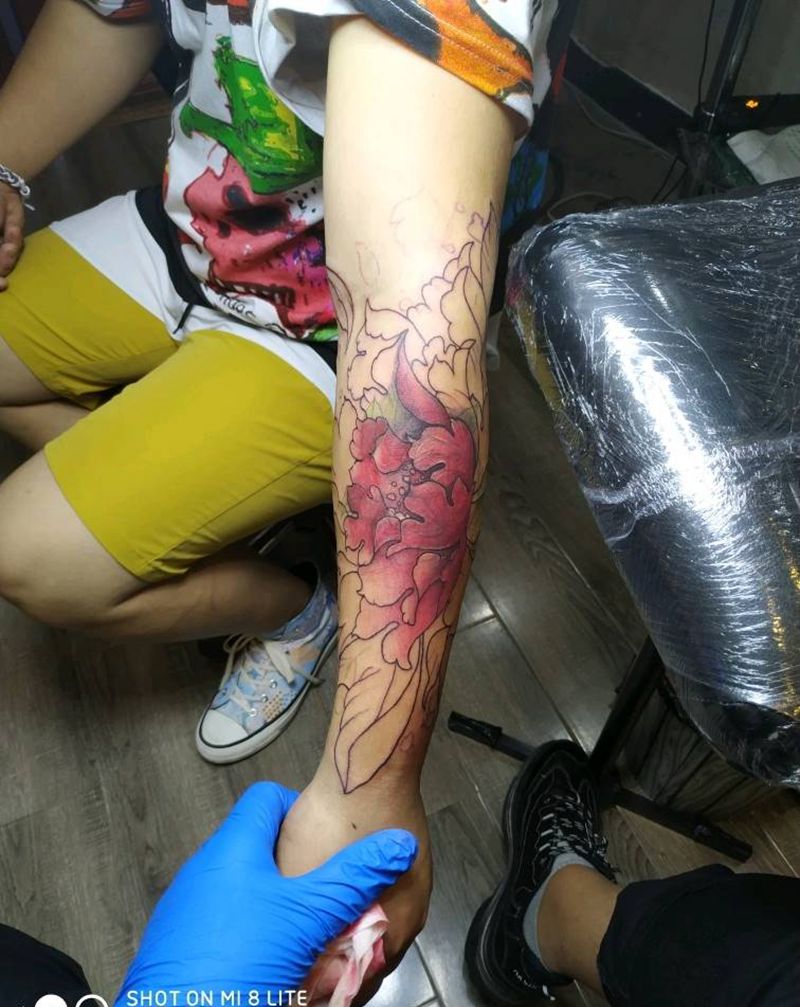 遮盖未完成纹身图片_手臂新传统牡丹花遮盖小臂纹身图案