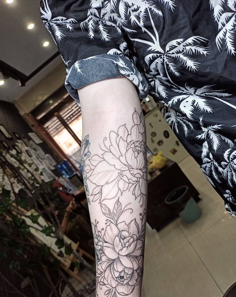 小臂添加 素花未完成纹身图片_手臂点刺素花纹身图案