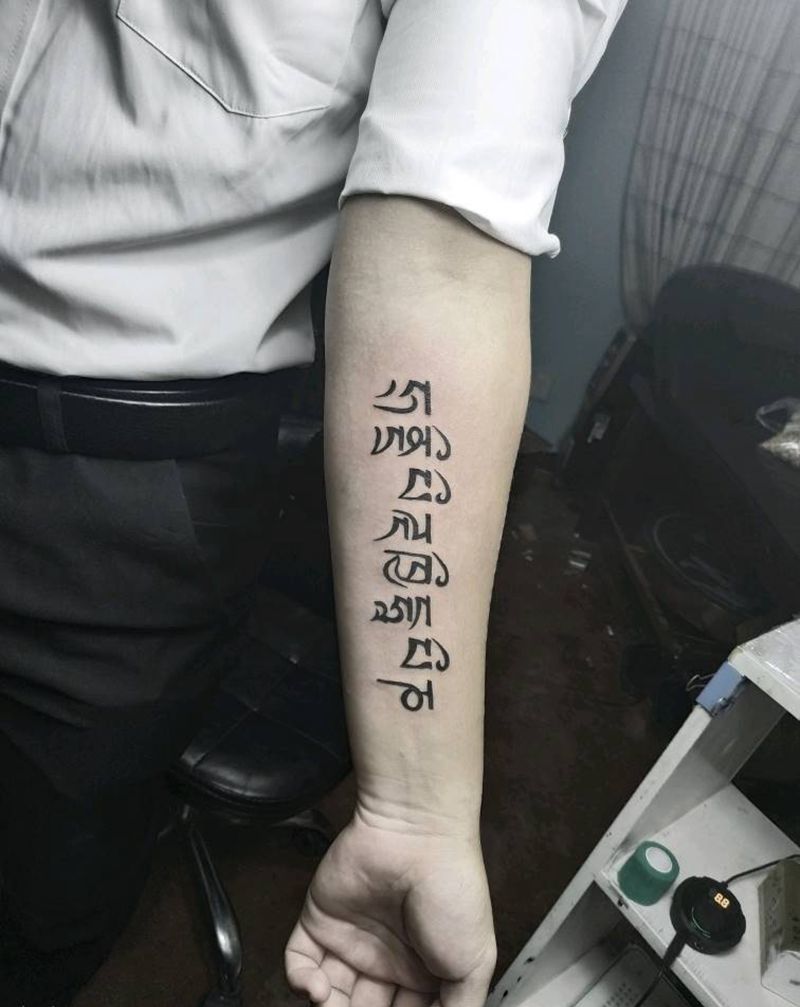 小臂梵文纹身图片_手臂纹身图案