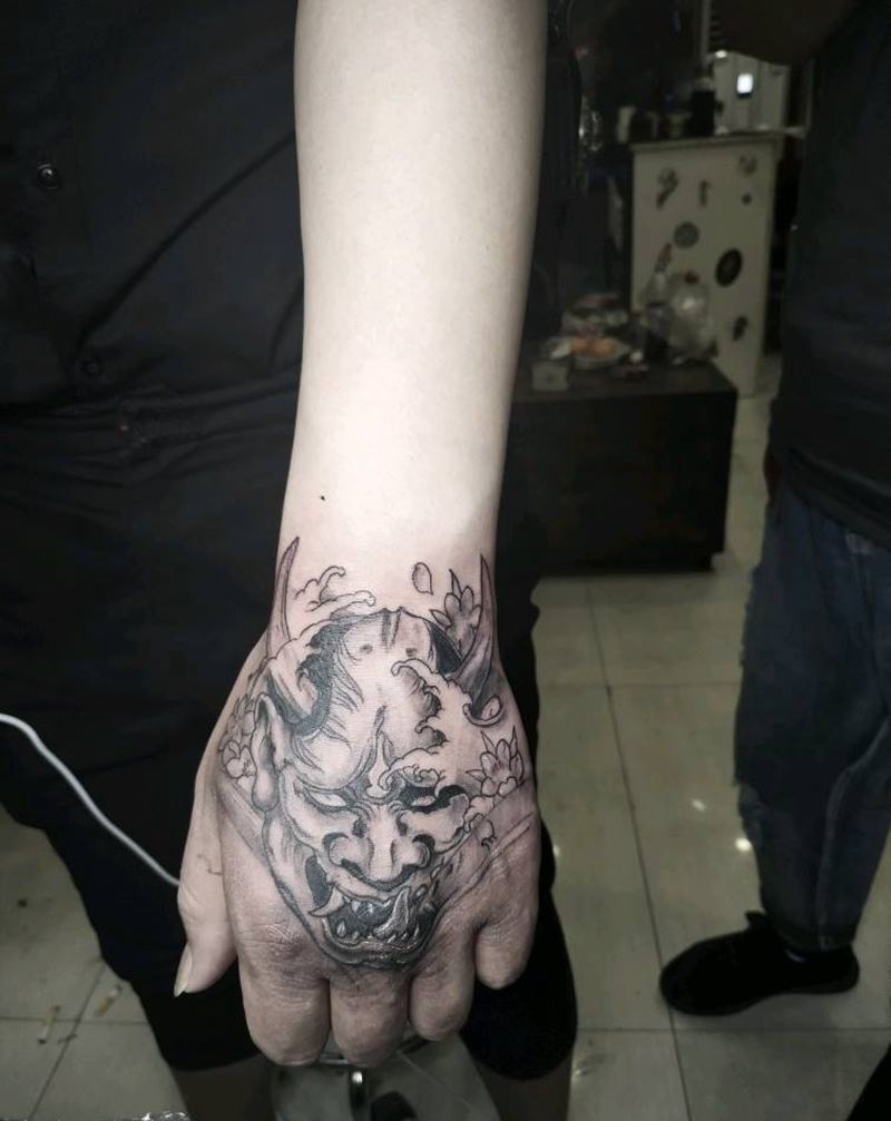 花手纹身图片_手部新传统般若纹身图案