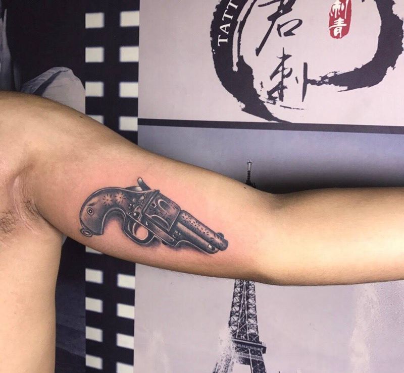 枪纹身图片