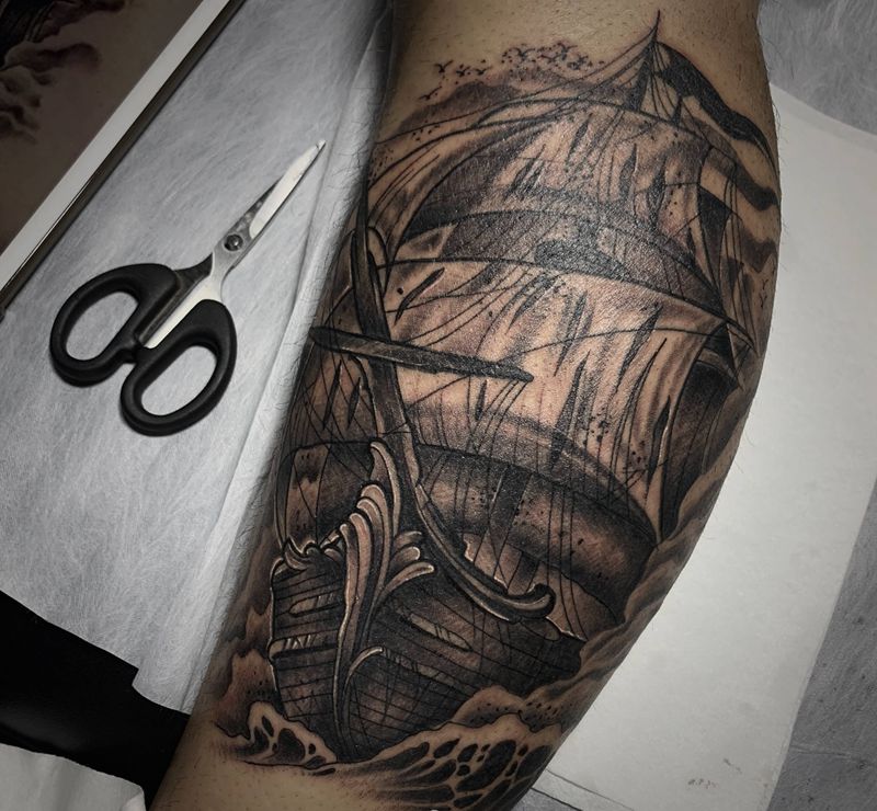 欧美写实帆船纹身图片_腿部欧美写实纹身图案