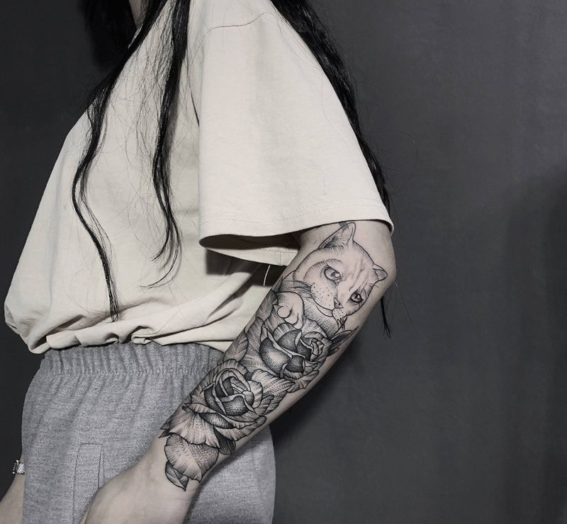 小臂猫纹身图片_手臂点刺纹身图案