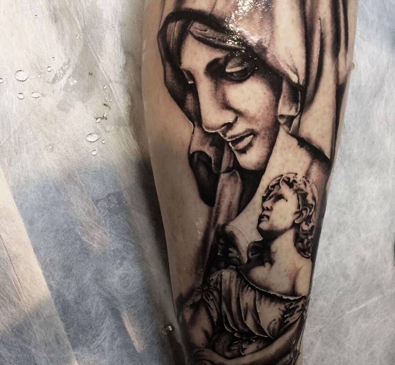 圣母纹身图片_腿部欧美写实纹身图案