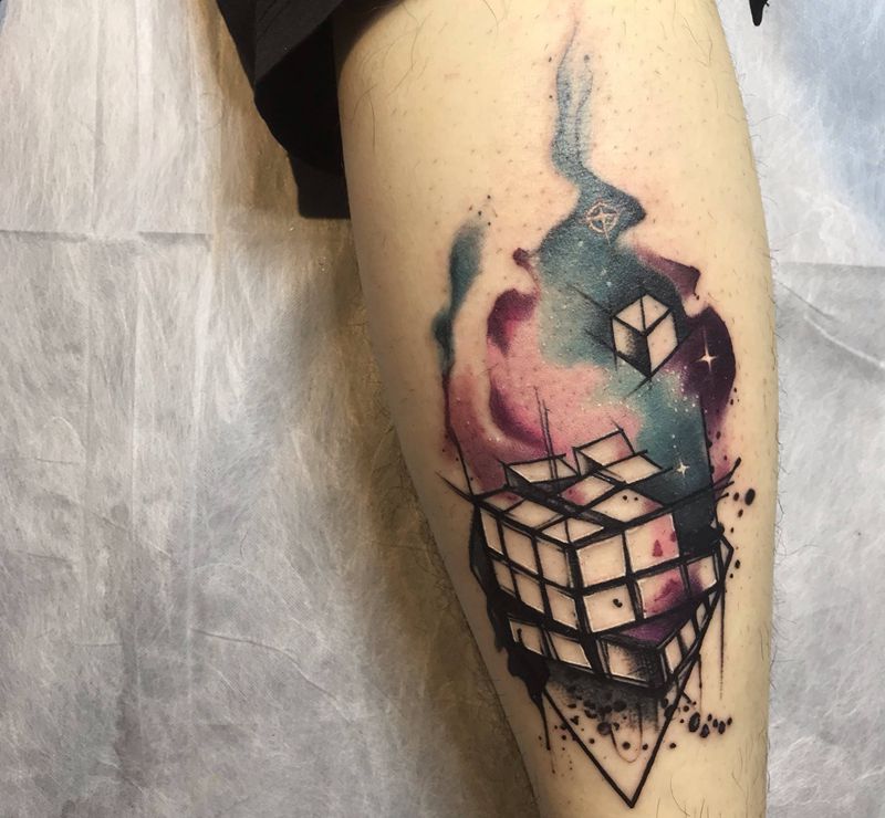 水彩魔方纹身图片_腿部水彩纹身图案
