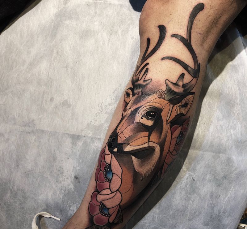 鹿纹身图片_腿部New School纹身图案