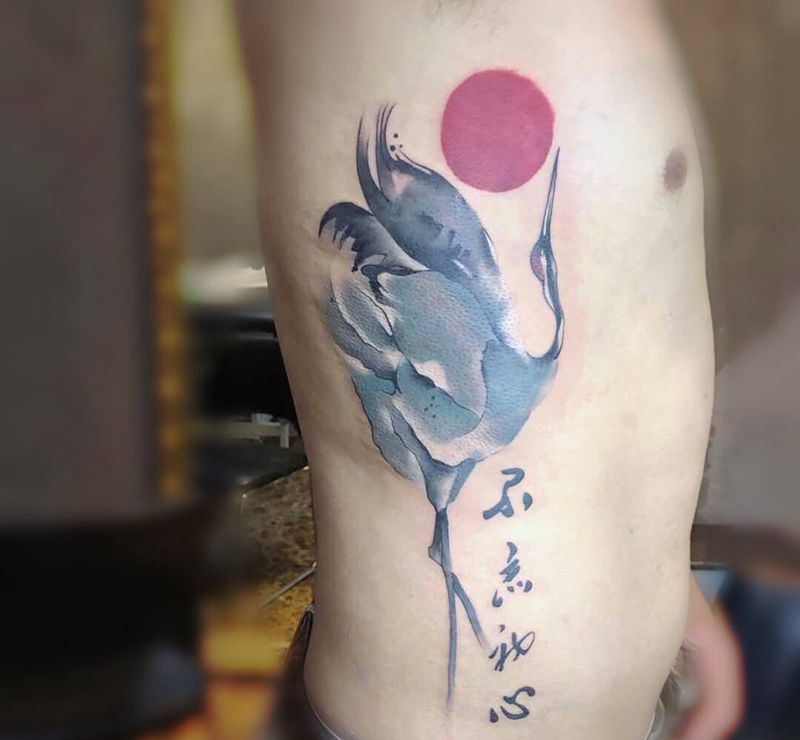 鹤纹身图片_腰部纹身图案