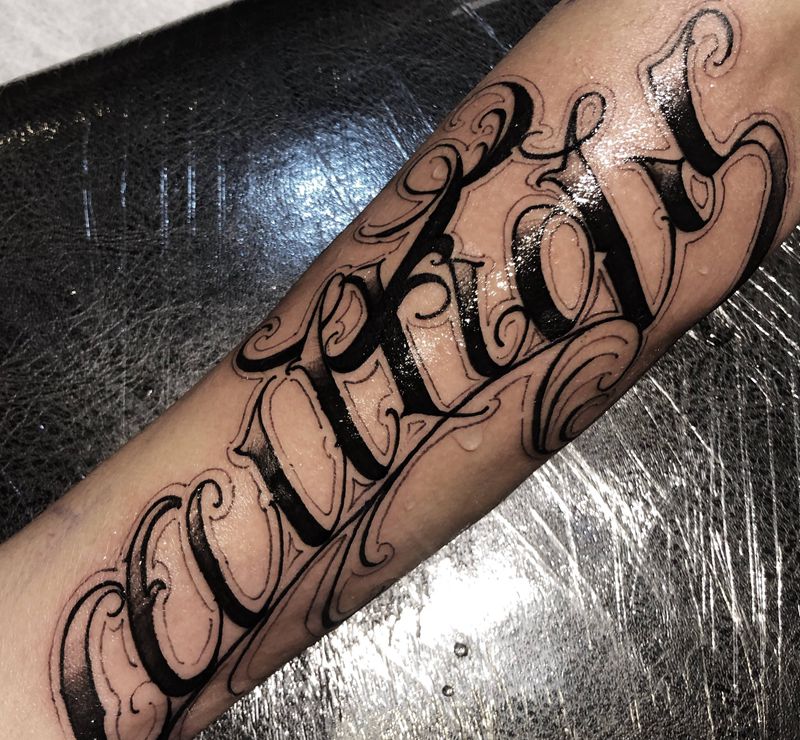 花体字纹身图片_手臂纹身图案