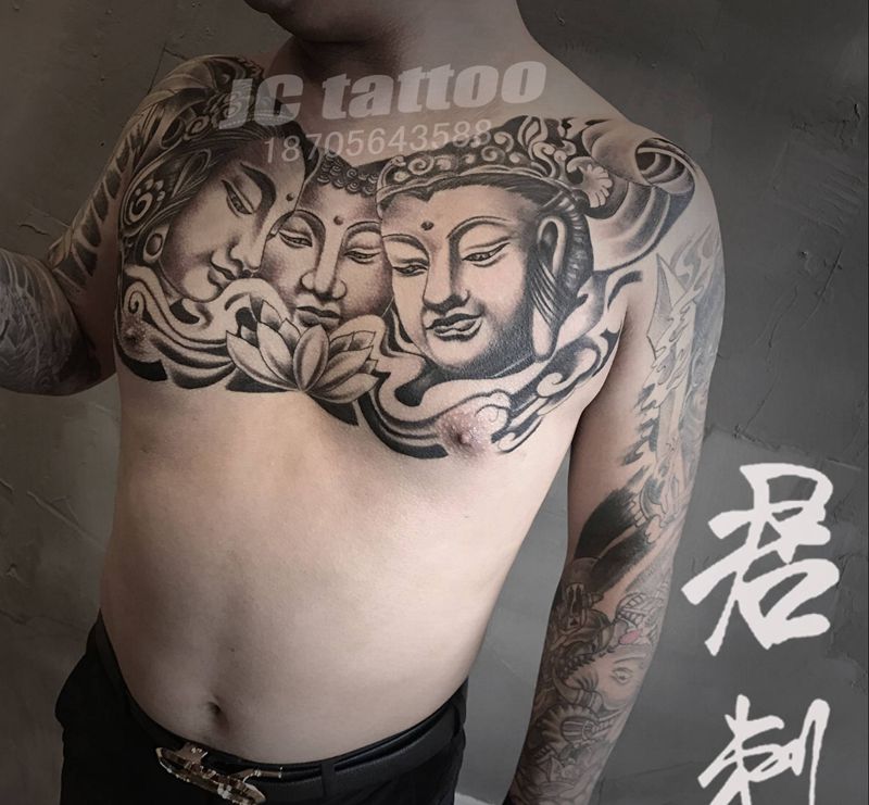 三面佛纹身图片_胸部纹身图案