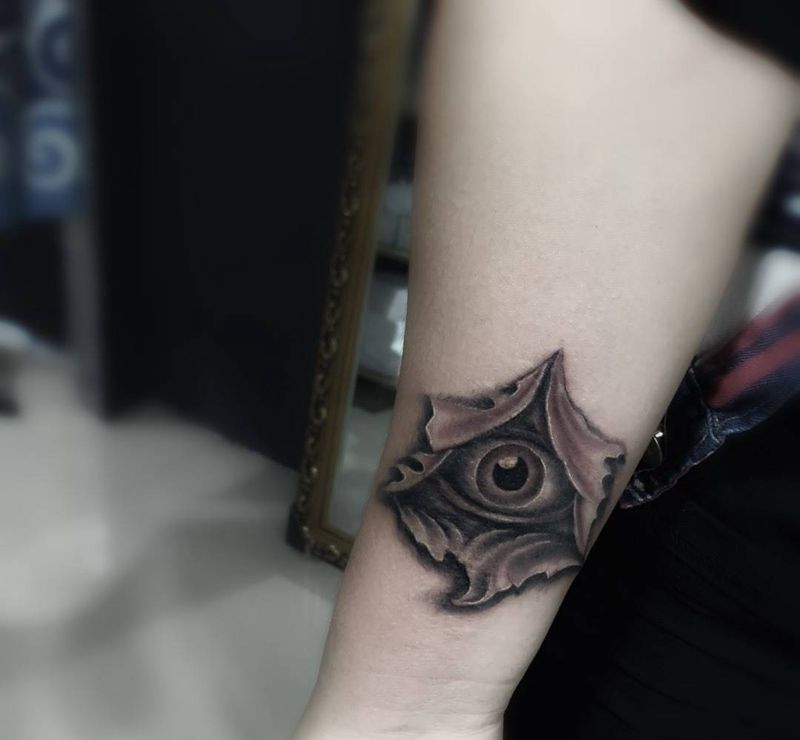 写实眼睛纹身图片