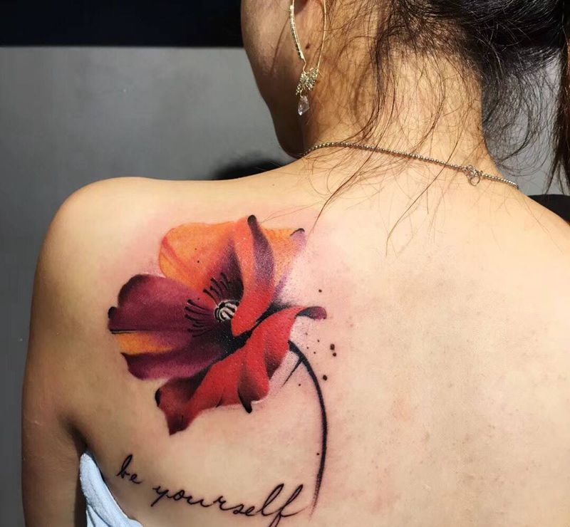 花纹身图片_肩部水墨纹身图案