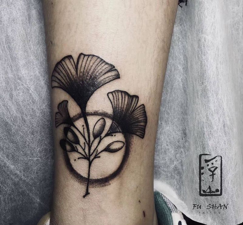 遮盖纹身图片_腿部点刺纹身图案