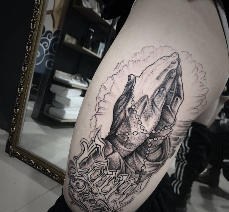 祈祷之手未完成纹身图片