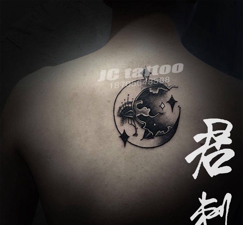 月亮纹身图片