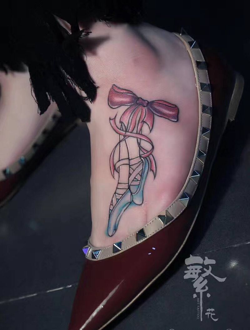 芭蕾舞鞋 舞鞋纹身图片_手稿成品脚部腿部欧美清新写实静物纹身图案