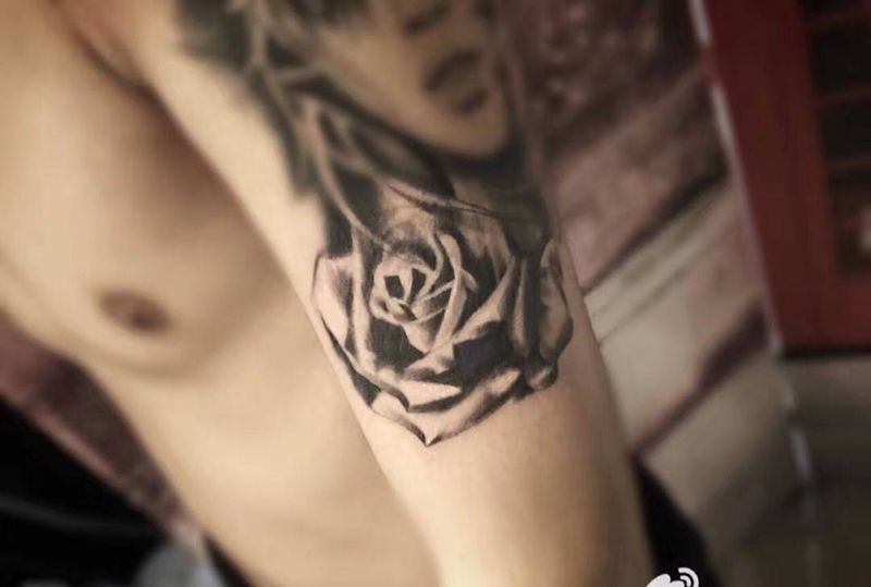 欧美纹身图片_成品腿部欧美人物宗教植物纹身图案