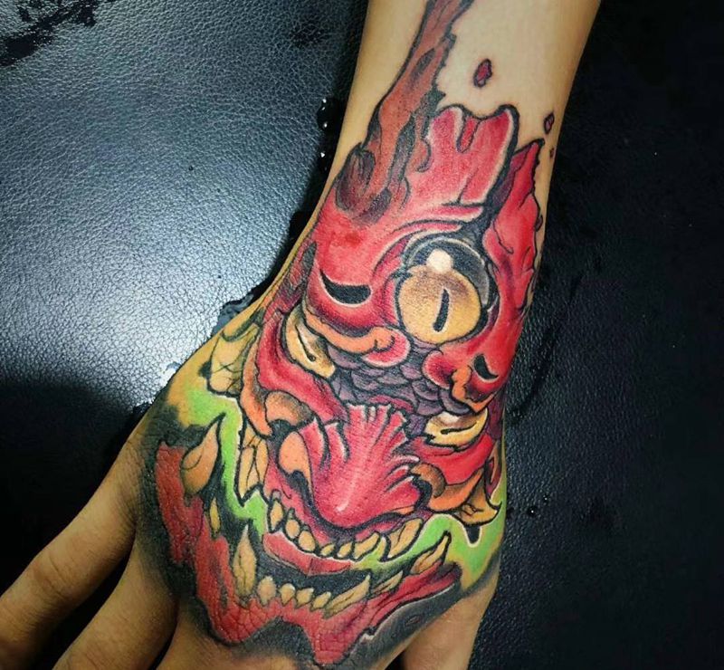 彩色手背纹身图片