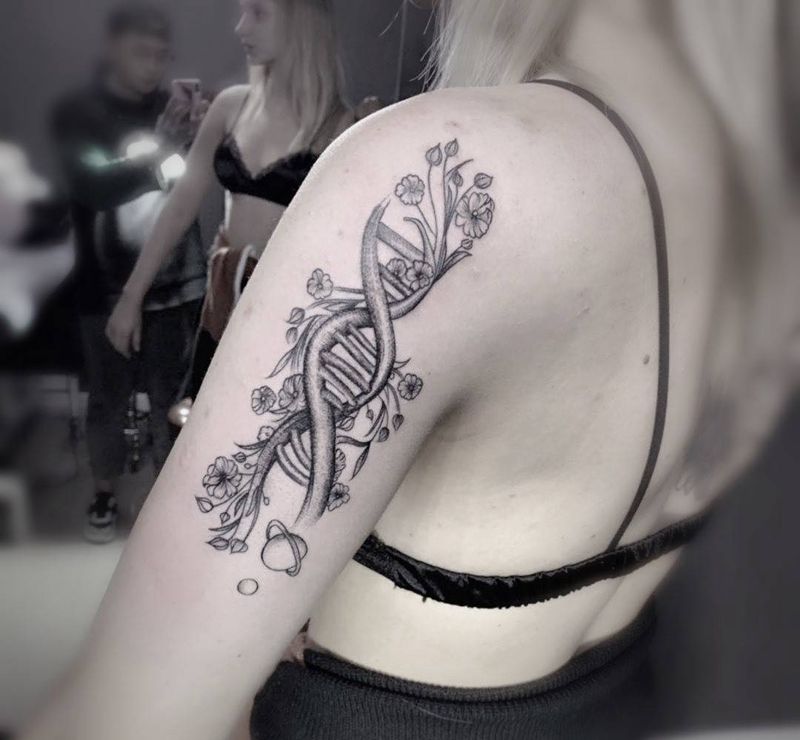 外国美女自带图纹身图片