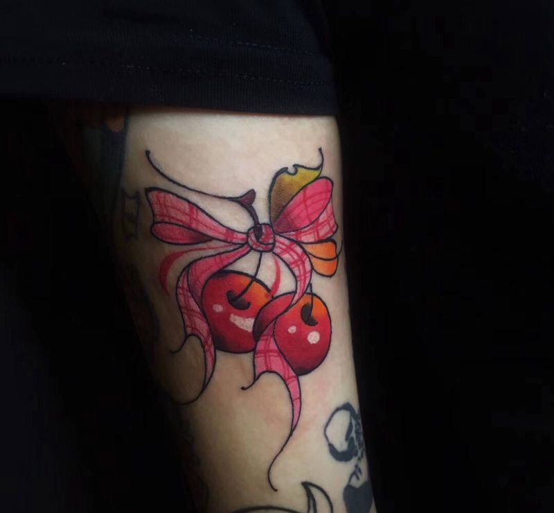 樱桃纹身图片_成品肩部清新植物纹身图案