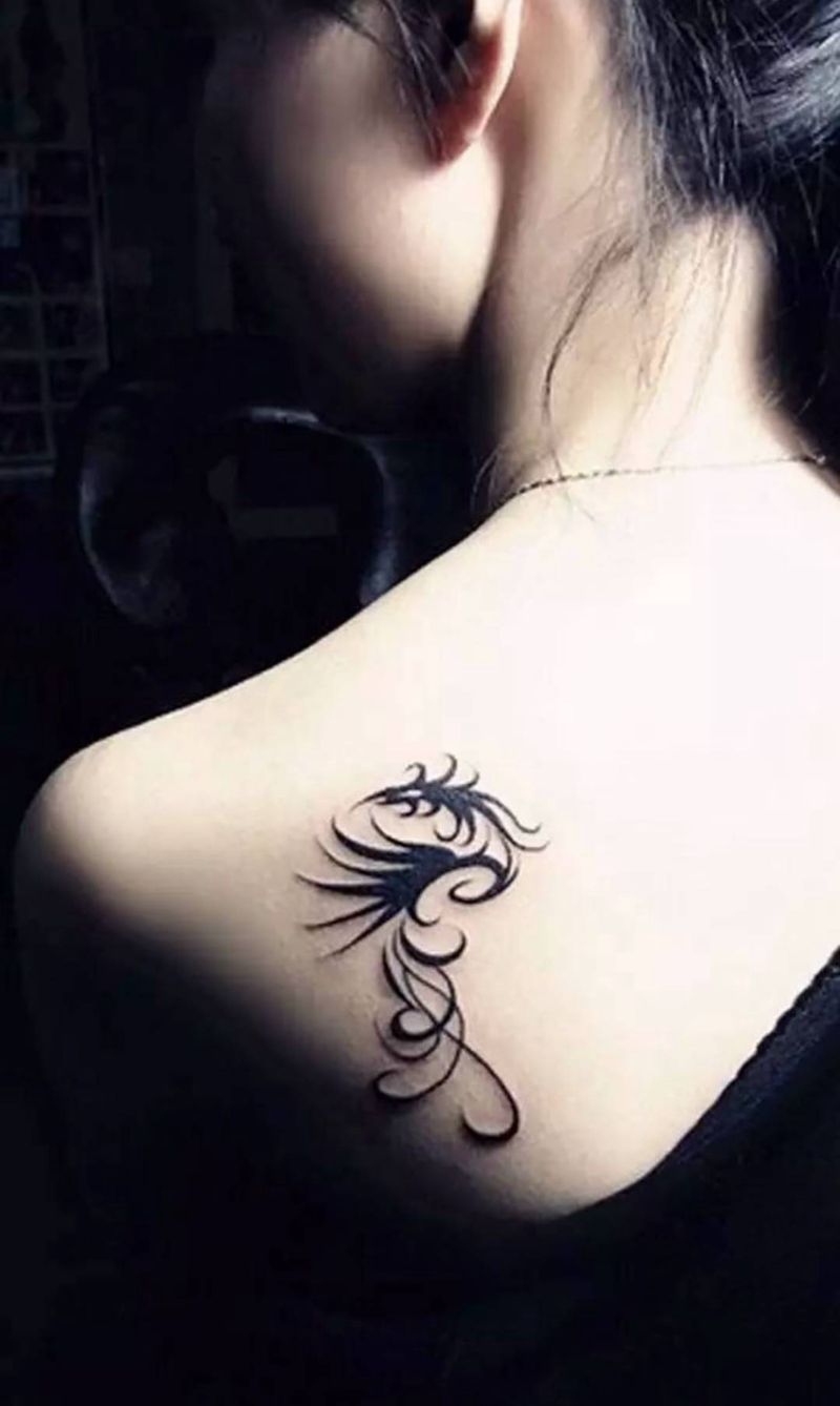 小凤凰纹身图片_背部纹身图案