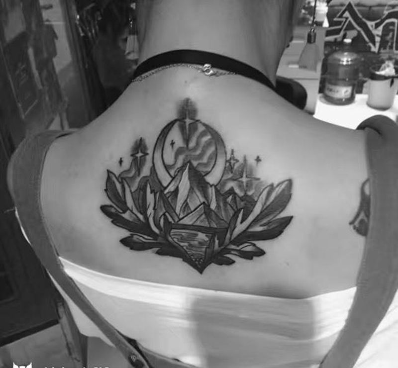 脊椎纹身纹身图片