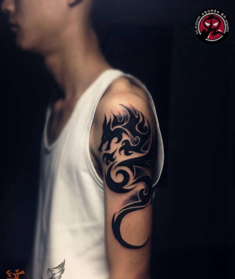 图腾龙纹身图片_手臂成品传统图腾纹身图案