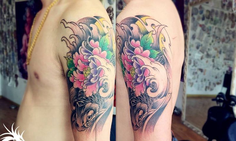 大臂鲤鱼纹身图片