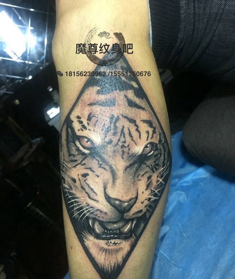 虎生纹身图片