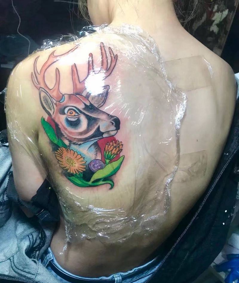 麋鹿纹身图片_肩部背部New School鹿纹身图案