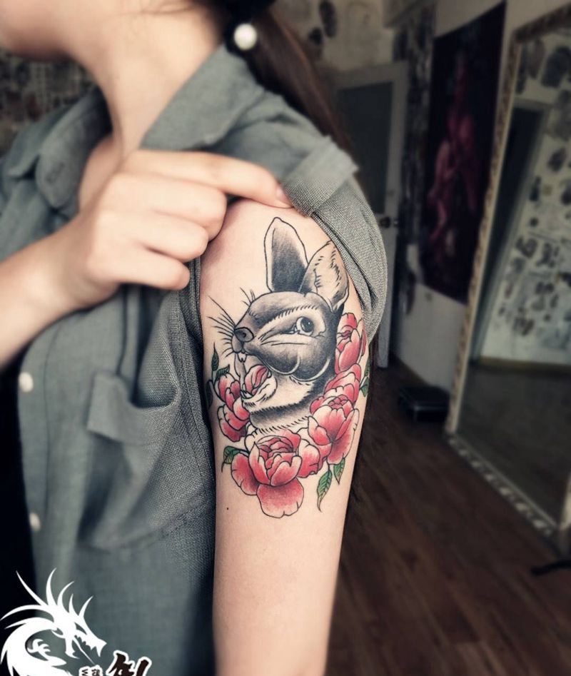 美女大臂兔子纹身图片