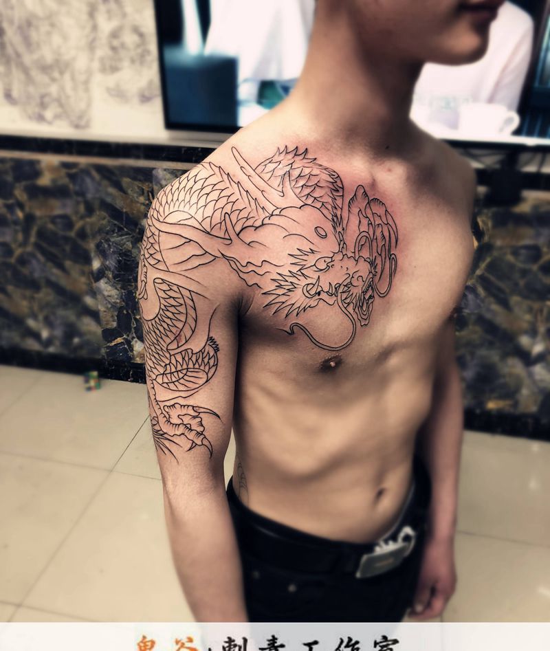 披肩纹身图片_肩部纹身图案