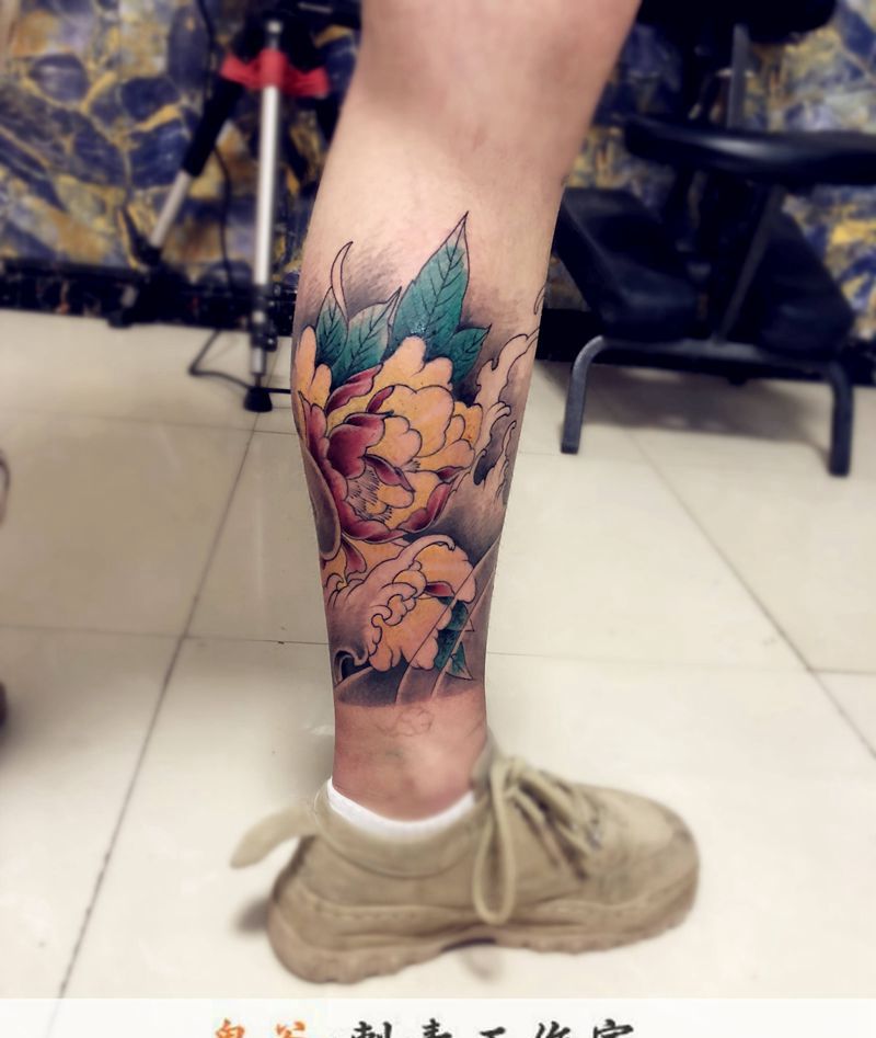 牡丹纹身图片_腿部纹身图案