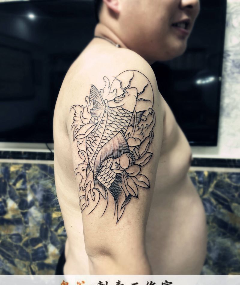 鲤鱼线条纹身图片_手臂纹身图案