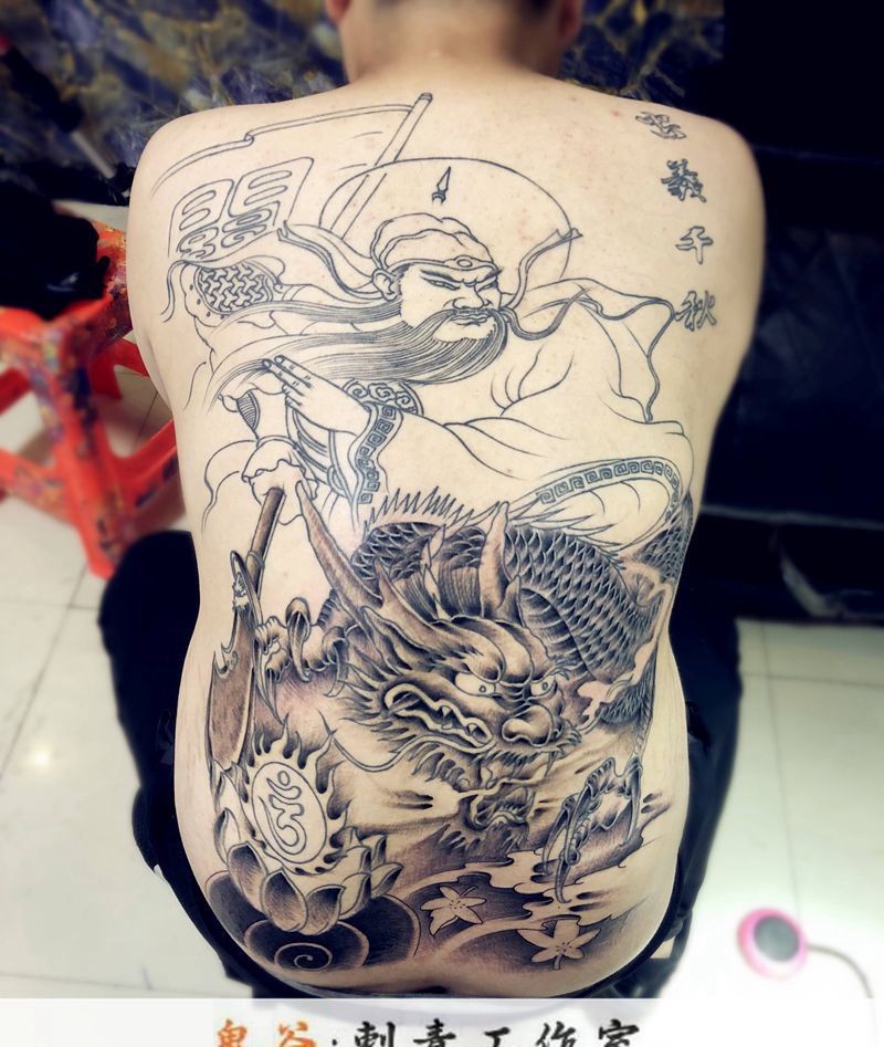 满背纹身图片_背部纹身图案