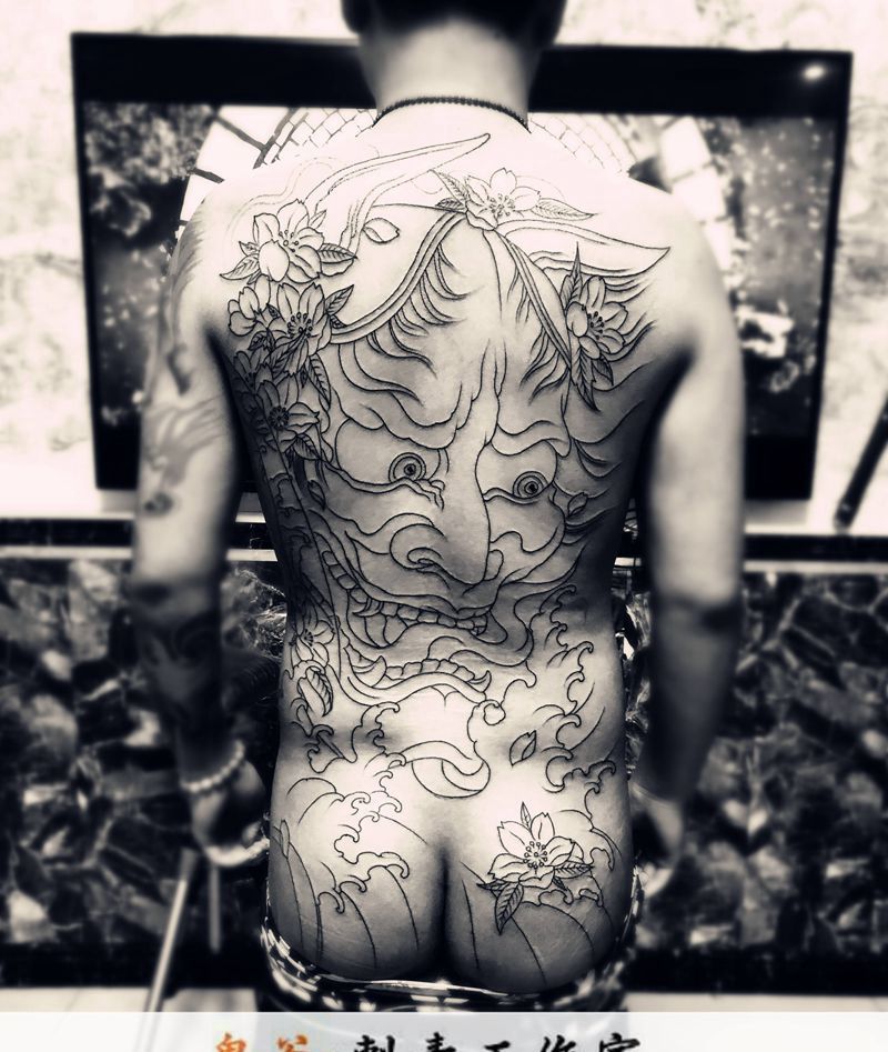 满背纹身图片_背部纹身图案