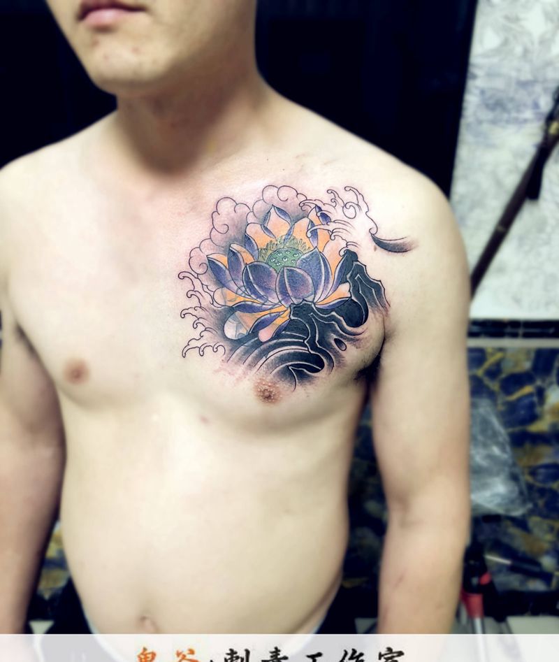 莲纹身图片_胸部纹身图案