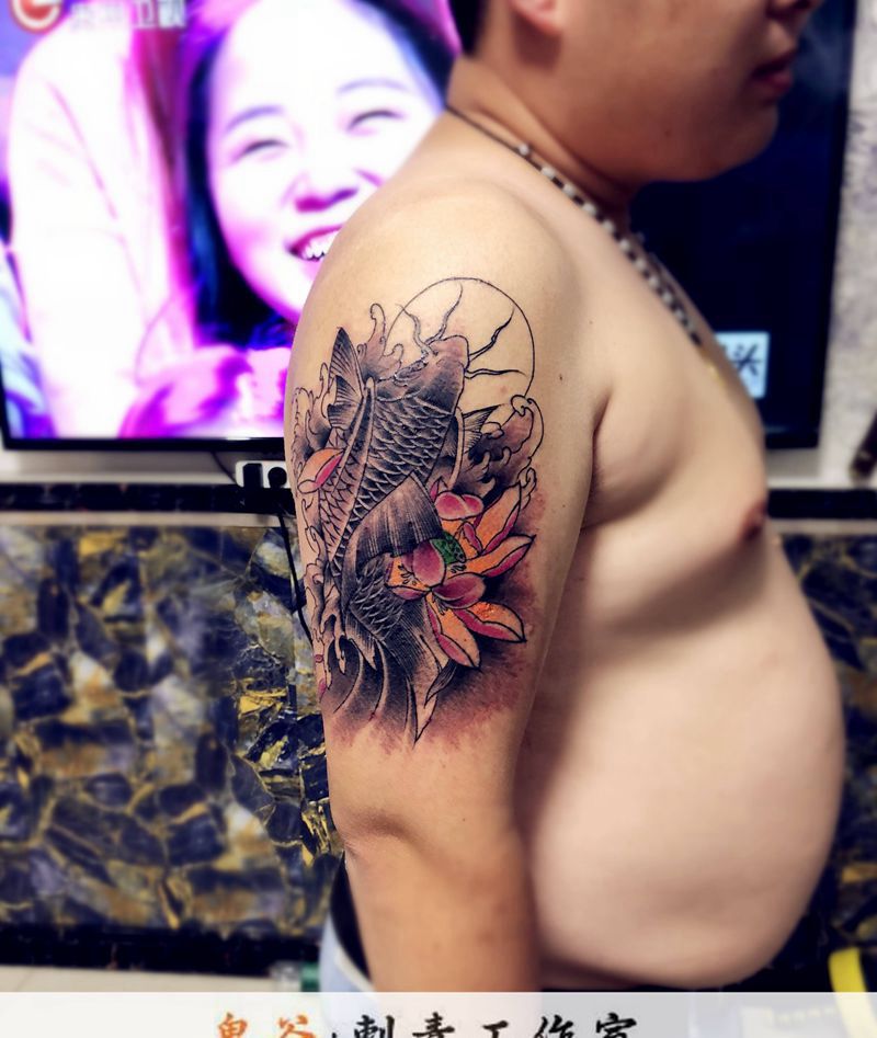 鱼纹身图片_新传统纹身图案