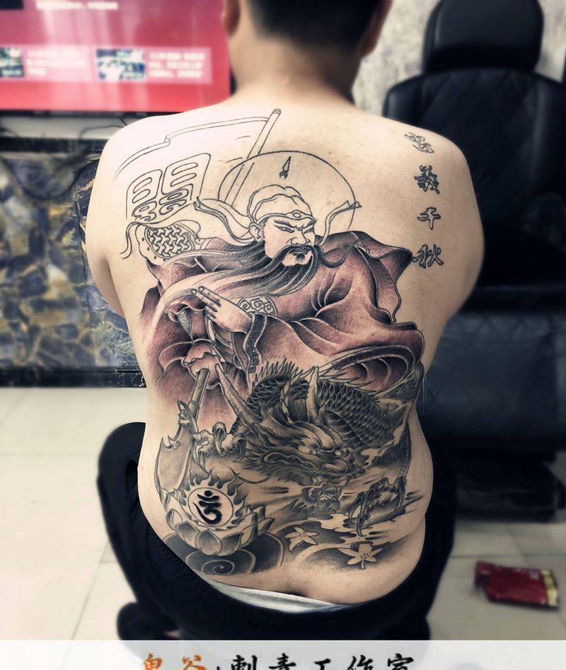 关公纹身图片_背部纹身图案