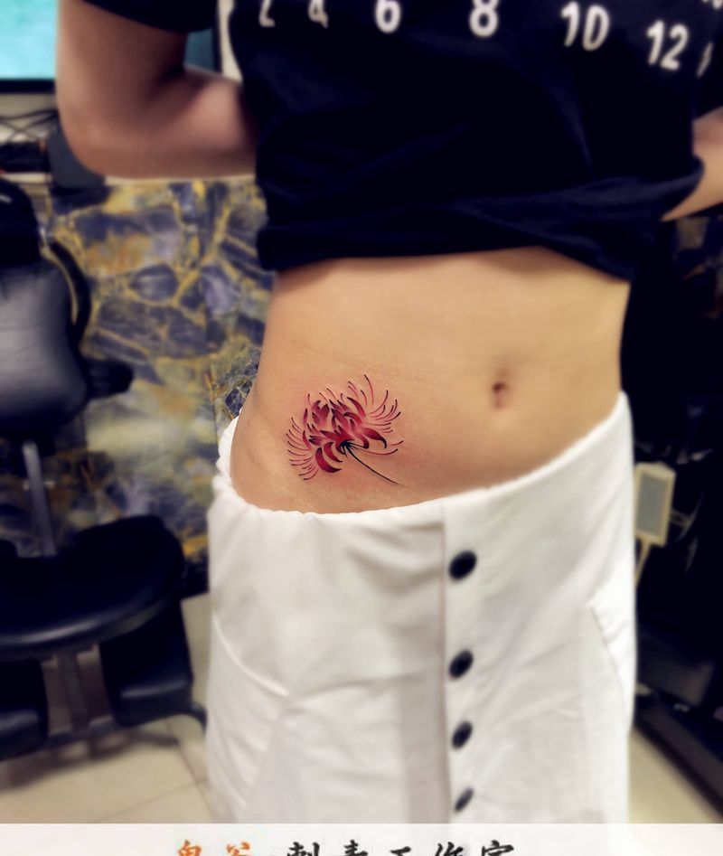 彼岸花纹身图片_腹部纹身图案
