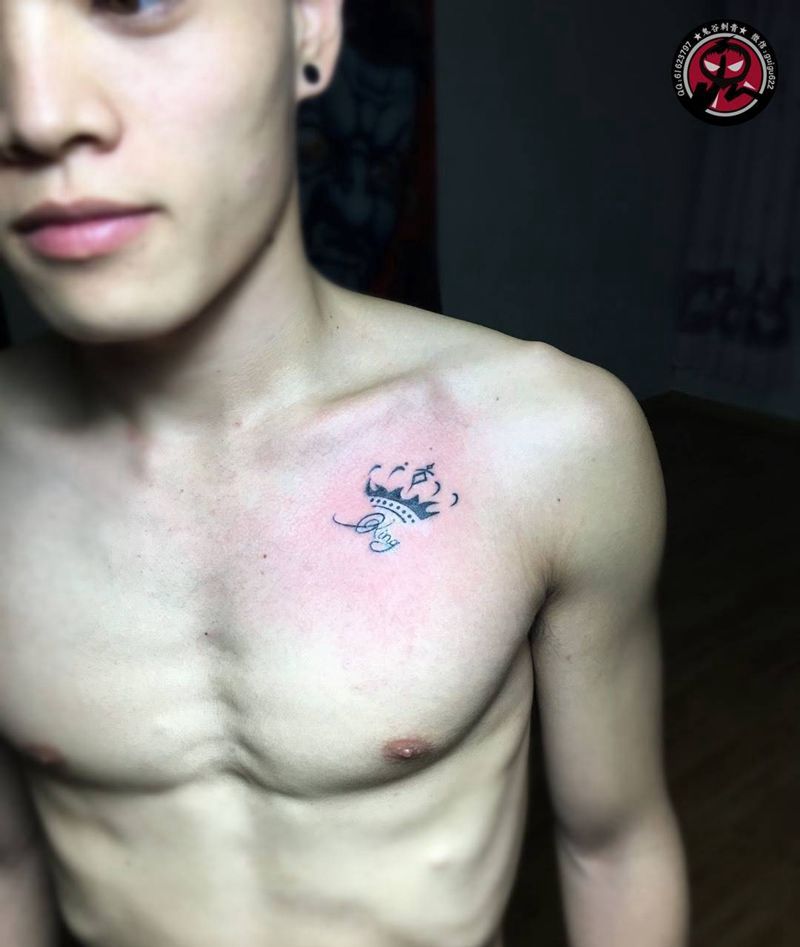 帅哥的小清新纹身图片_胸部传统纹身图案