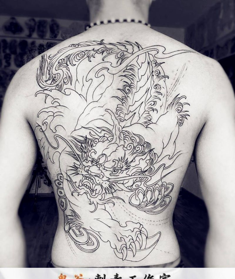 两个背纹身图片