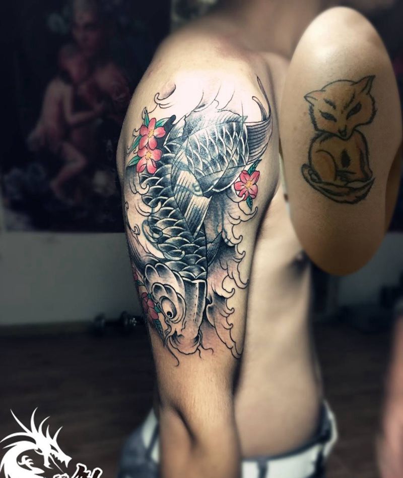 大臂两个纹身图片