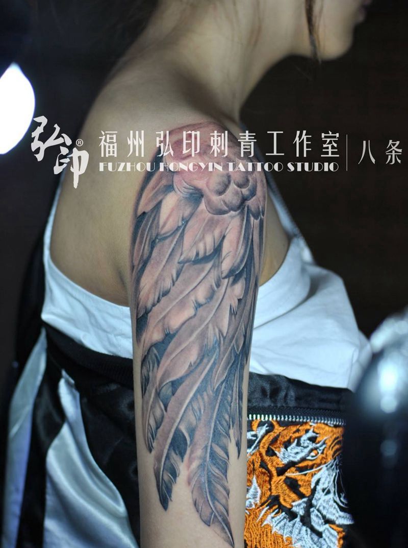 翅膀纹身图片