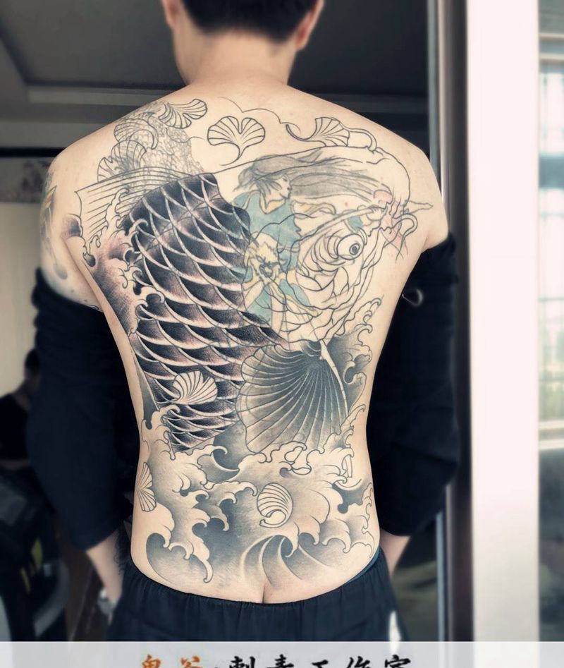 满背几枚纹身图片