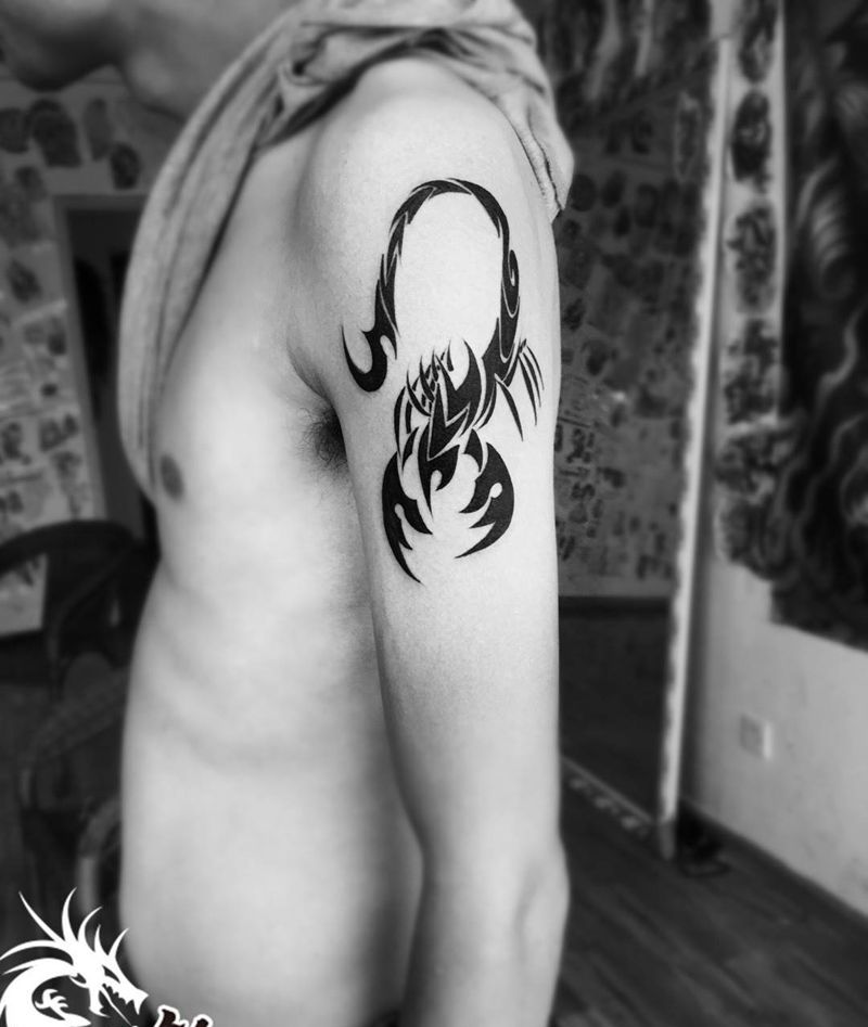 大臂蝎子纹身图片