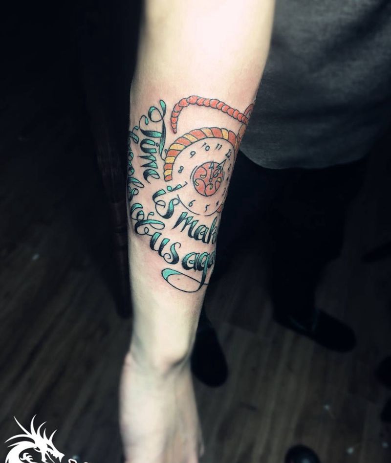 小臂花体英文纹身图片