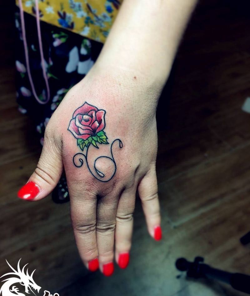 手部玫瑰纹身图片